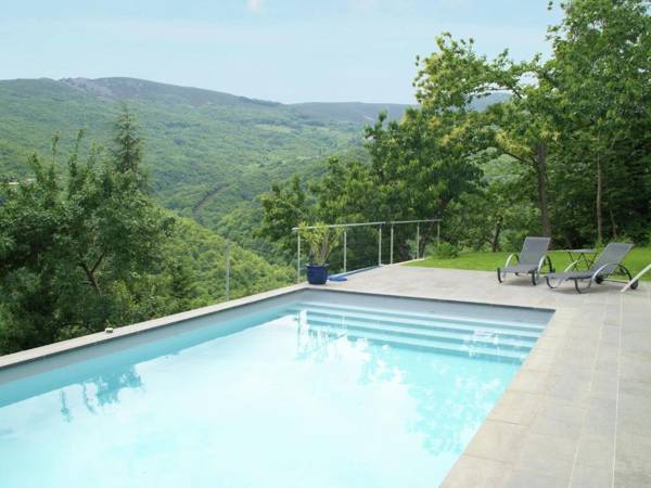 Stunning detached holiday home with heatable pool