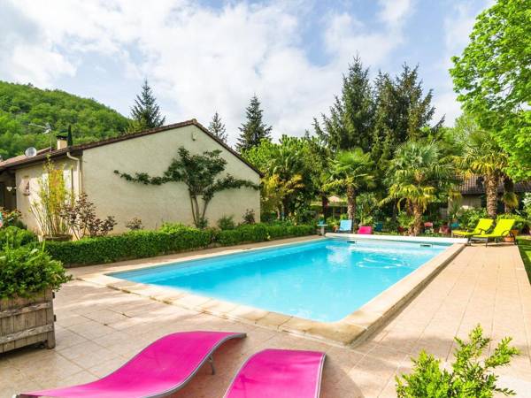 Comfortable holiday home outside Espère with private swimming pool and beautiful garden