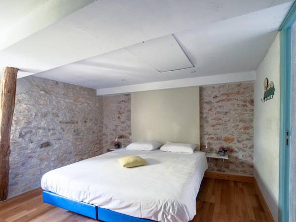 Idyllic Holiday Home in Dégagnac with Jacuzzi near River