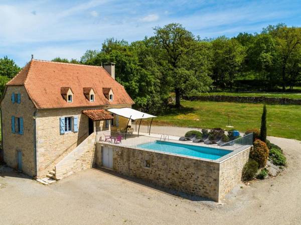 Gorgeous Holiday Home in Thémines with Private Swimming Pool