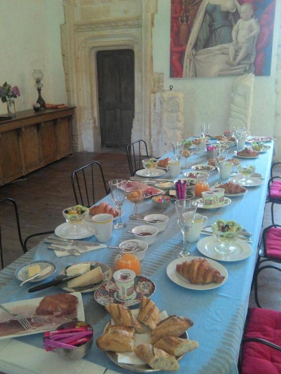 Chateau De Champdolent