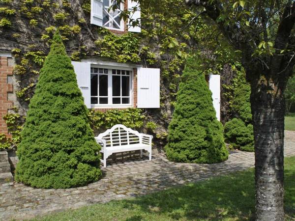 Magnificient Mansion in Burgundy with Pool