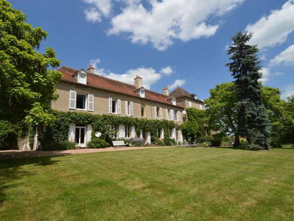 Lovely Mansion with Pond in Champvert
