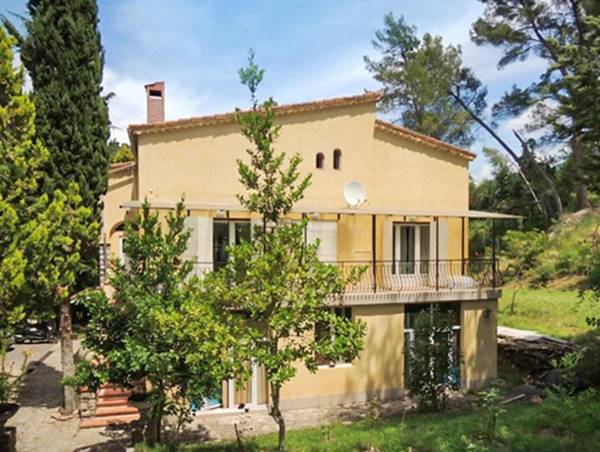 Appartement de 3 chambres avec piscine partagee jardin amenage et wifi a Berre les Alpes