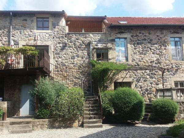 Cosy Holiday Home in Ardèche with Swimming Pool