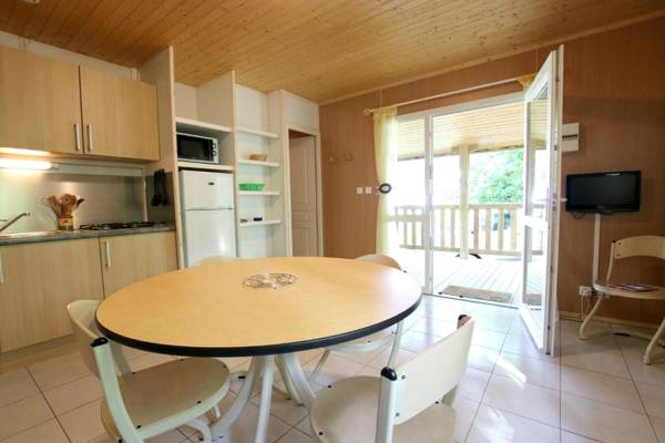Chalet de 3 chambres avec piscine partagee jardin et wifi a Gravieres
