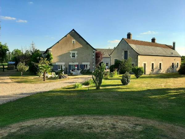 Studio avec jardin clos et wifi a Thilouze