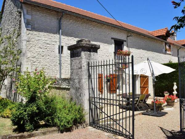 Gîte La Tour-Saint-Gelin 2 pièces 2 personnes - FR-1-381-24