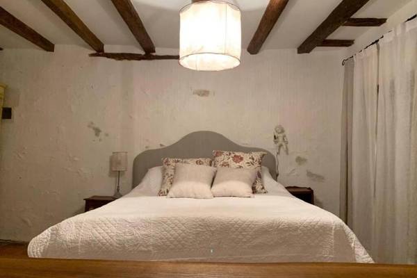 Romantic anciens cottage in a beautiful park