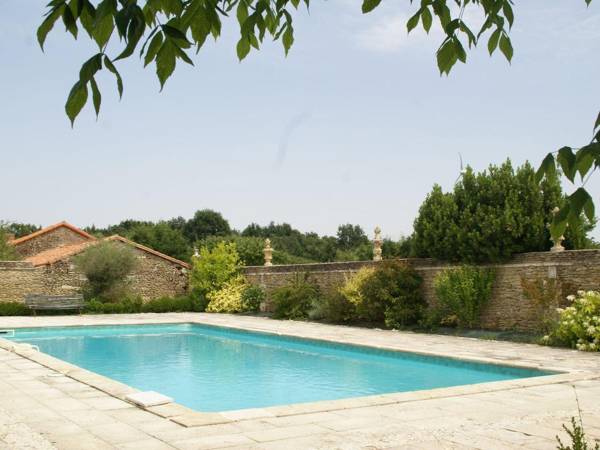 Wonderful atmospheric Manoir at Lencloître with large private swimming pool