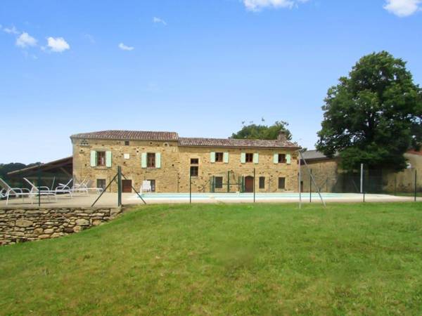 Villa de 4 chambres avec piscine privee et jardin amenage a Soulaures