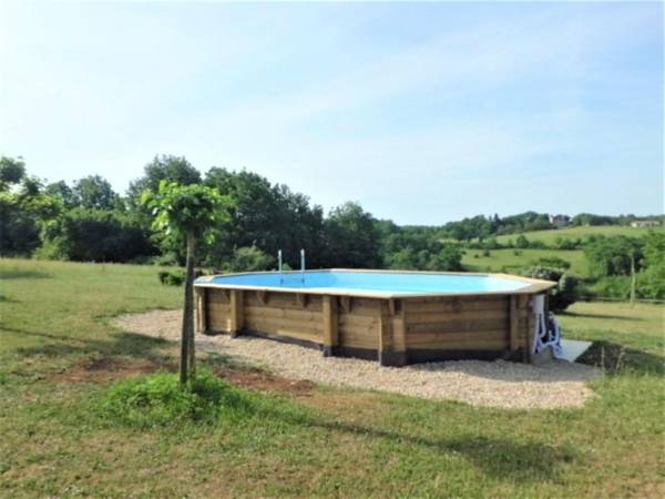 Cosy Holiday Home in Thédirac with Swimming Pool