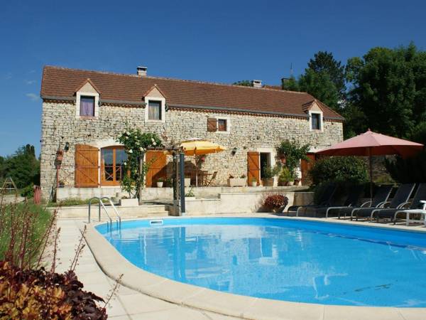 Lovely Holiday Home in Thédirac with Swimming Pool