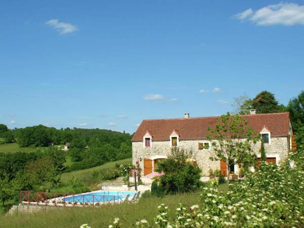 Lovely Holiday Home in Thédirac with Swimming Pool