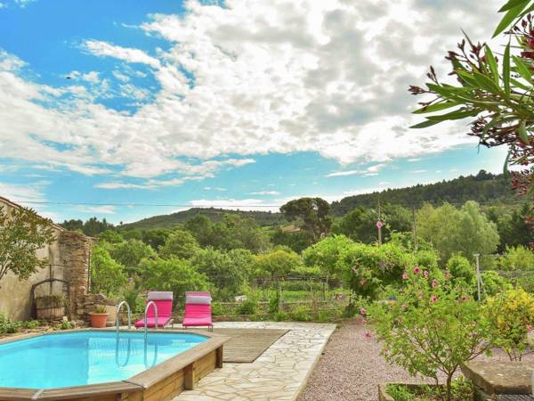 Cozy Holiday Home in Félines-Minervois with Swimming Pool