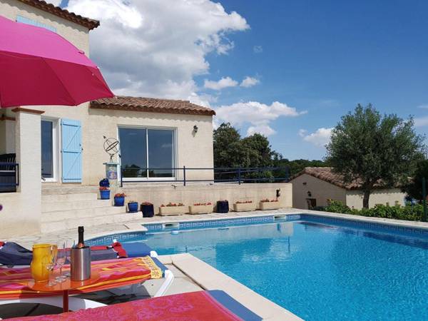 Air-conditioned villa with heated pool guesthouse and stunning views
