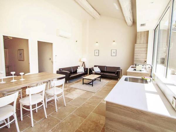 Charming Apartment in Villesèque-des-Corbières with Jacuzzi