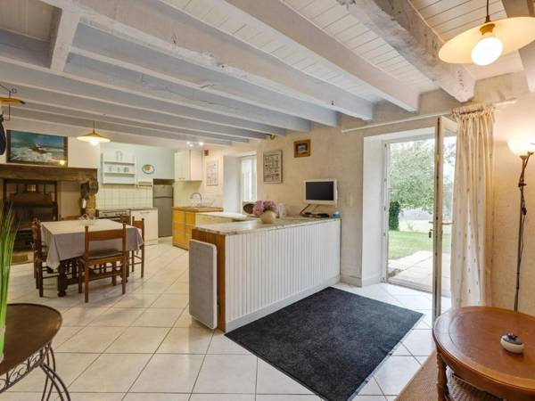 Spacious Holiday Home With Garden in Querrien France