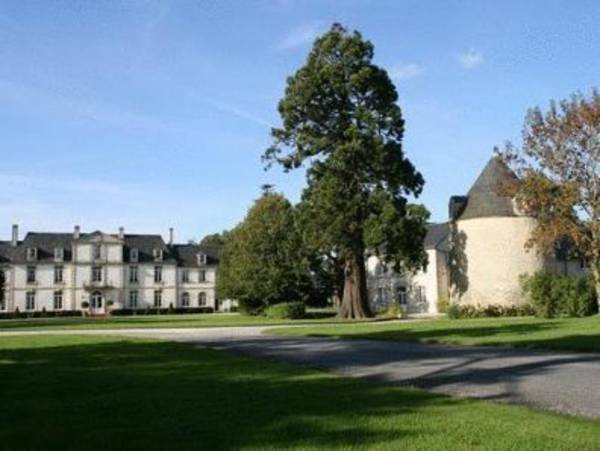 Hotel Chateau De Sully