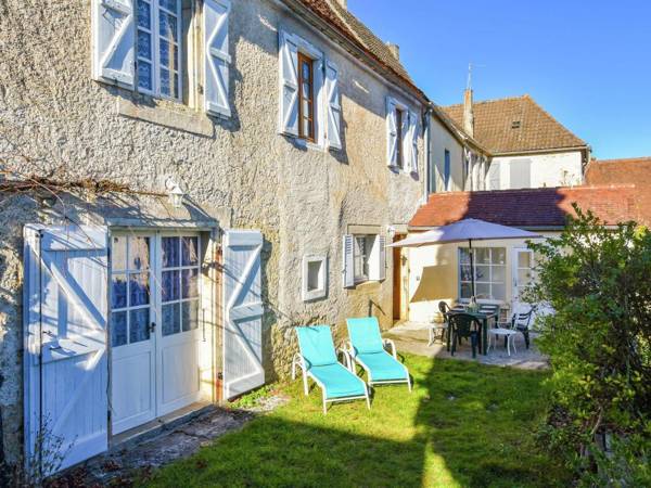 Holiday Home in Montfaucon with Fenced Garden Terrace BBQ