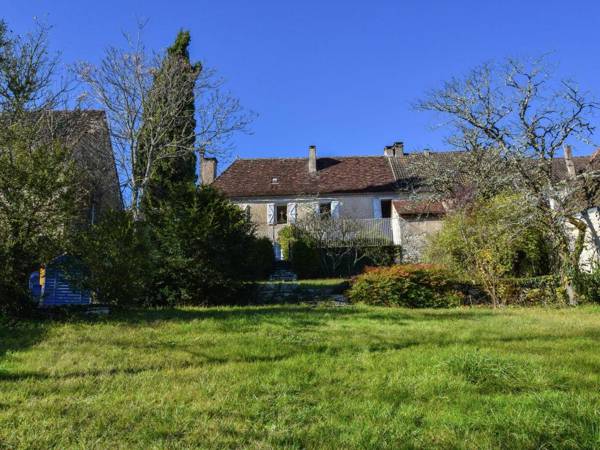 Holiday Home in Montfaucon with Fenced Garden Terrace BBQ