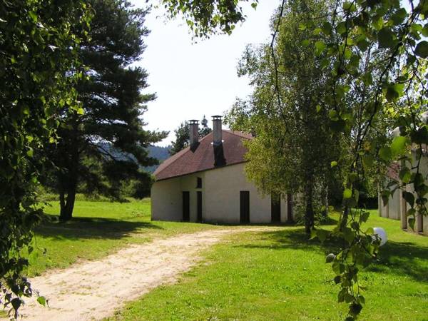 Maison de 2 chambres avec jardin amenage et wifi a La Chapelle Geneste