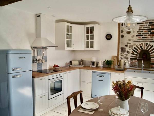 Gîte Sainte-Suzanne-et-Chammes 3 pièces 4 personnes - FR-1-600-192