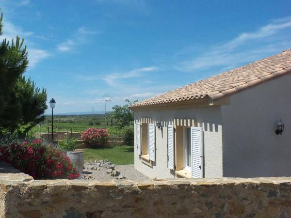 Comfortable Villa with bubble bath in Montburn des Corbieres
