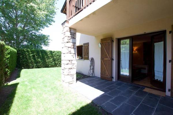 Apartamento con jardín Err