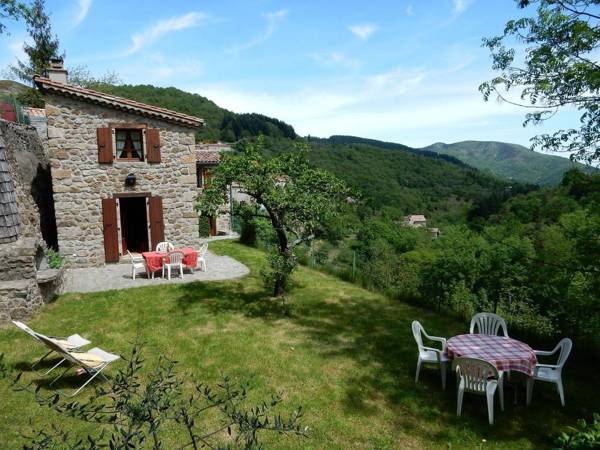 Attractive Holiday Home Near Forest in Saint-Julien-du-Gua