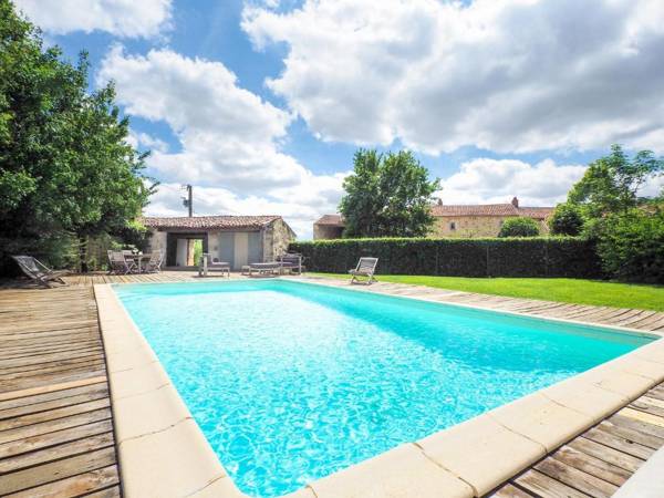 Attractive holiday home with private swimming pool and pool house in the Vendee