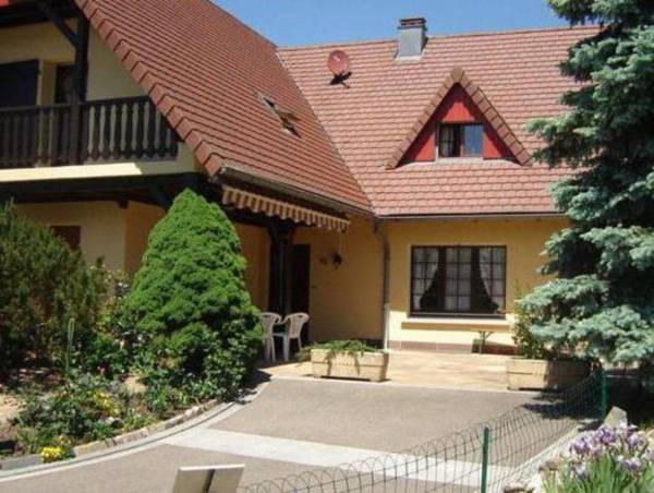 Quaint Holiday Home in Ruederbach with Table Tennis Table Garden