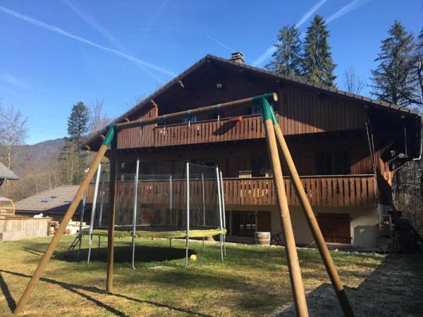 Room in Guest room - Les Gets room for 4 people