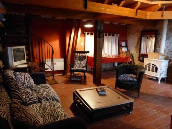 Gîte Beaune-d'Allier 4 pièces 6 personnes - FR-1-489-246