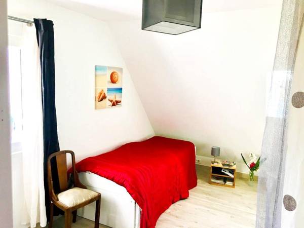 Studio avec jardin clos et wifi a Plouedern