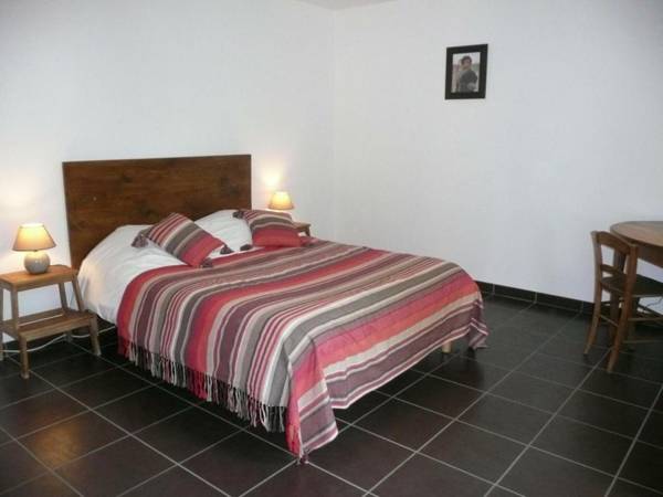 Gîte Saint-Just-la-Pendue 4 pièces 6 personnes - FR-1-496-52