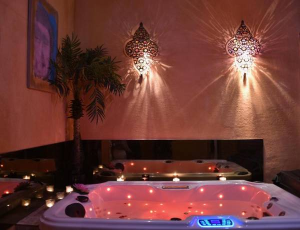 Spacious house jacuzzi swimming pool garden comfort near tourist sites