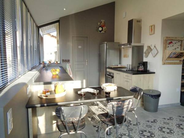 Gîte Chazelles-sur-Lyon 5 pièces 9 personnes - FR-1-496-203