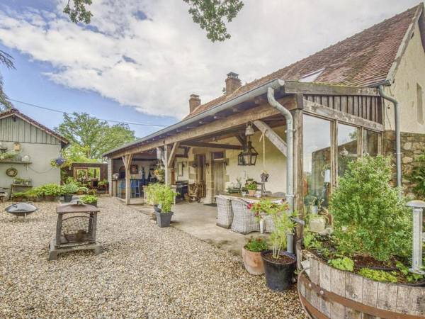 Archaic Holiday Home in Buxières-les-Mines with private Swimming Pool
