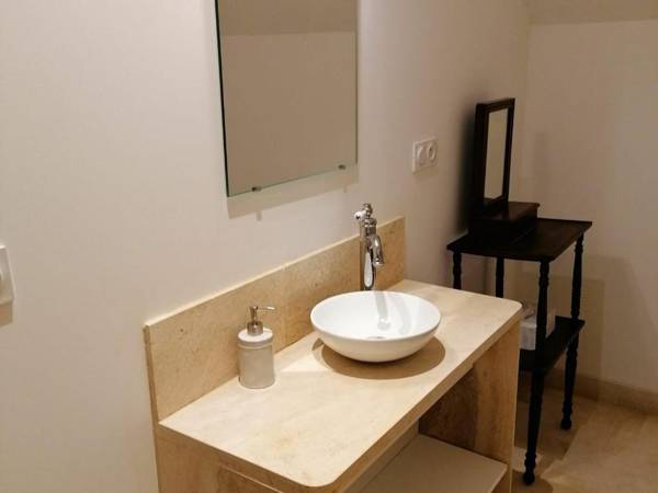 Gîte Ainay-le-Vieil 5 pièces 8 personnes - FR-1-586-15