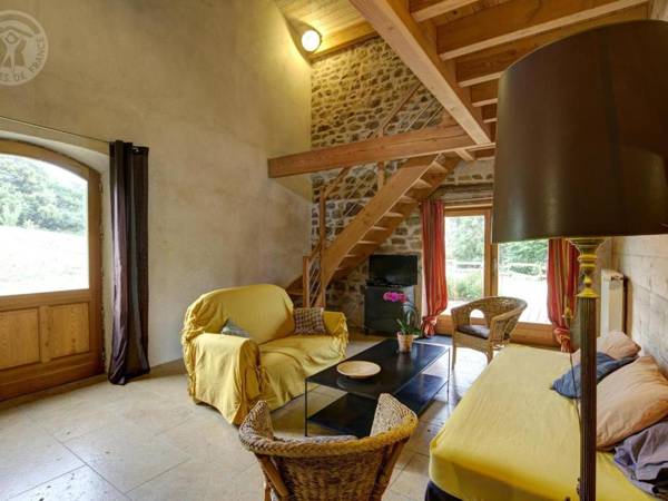 Gîte Saint-Romain-d'Urfé 4 pièces 6 personnes - FR-1-496-190