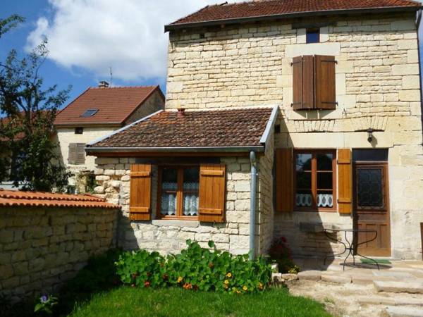 Gîte Pont-la-Ville 2 pièces 3 personnes - FR-1-611-59