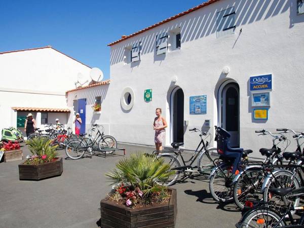 Colorful semi-detached house just 300m. away from the beach