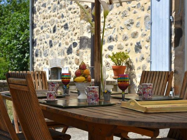 Pretty Holiday Home in Ardèche with Swimming Pool