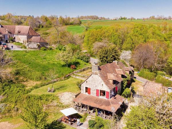 Dreamy Holiday Home in Clermont d' Excideuil with Fireplace