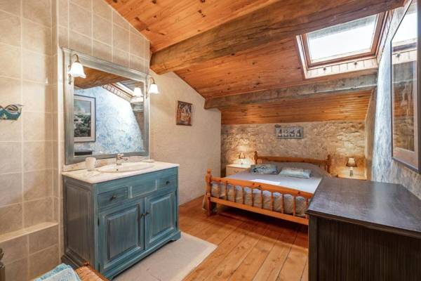 Maison de 6 chambres avec piscine privee jardin amenage et wifi a Thenac