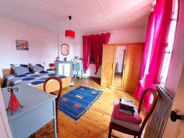 Maison de 4 chambres avec jacuzzi jardin clos et wifi a Bars