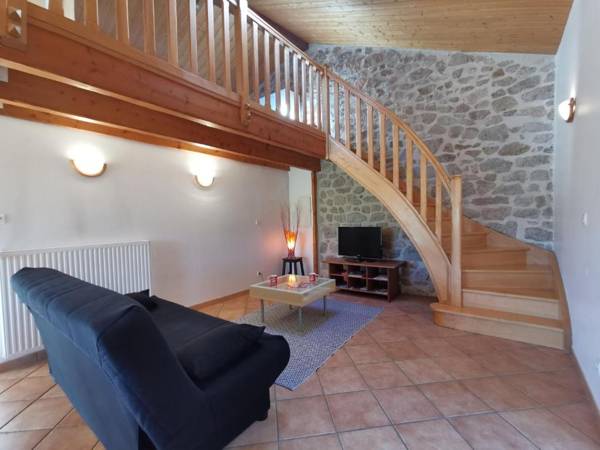 Gîte Saint-Romain-Lachalm 1 pièce 2 personnes - FR-1-582-264