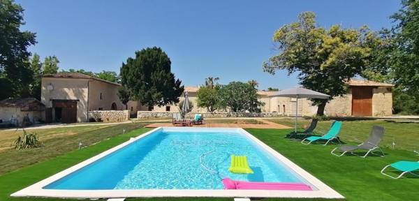 Domaine de Gaïa Piscine Pétanque Ping-pong proche Saint Emilion