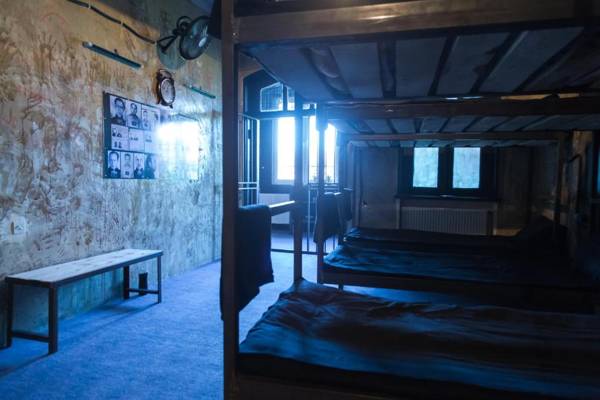 ALCATRAZ JAIL-HOSTEL